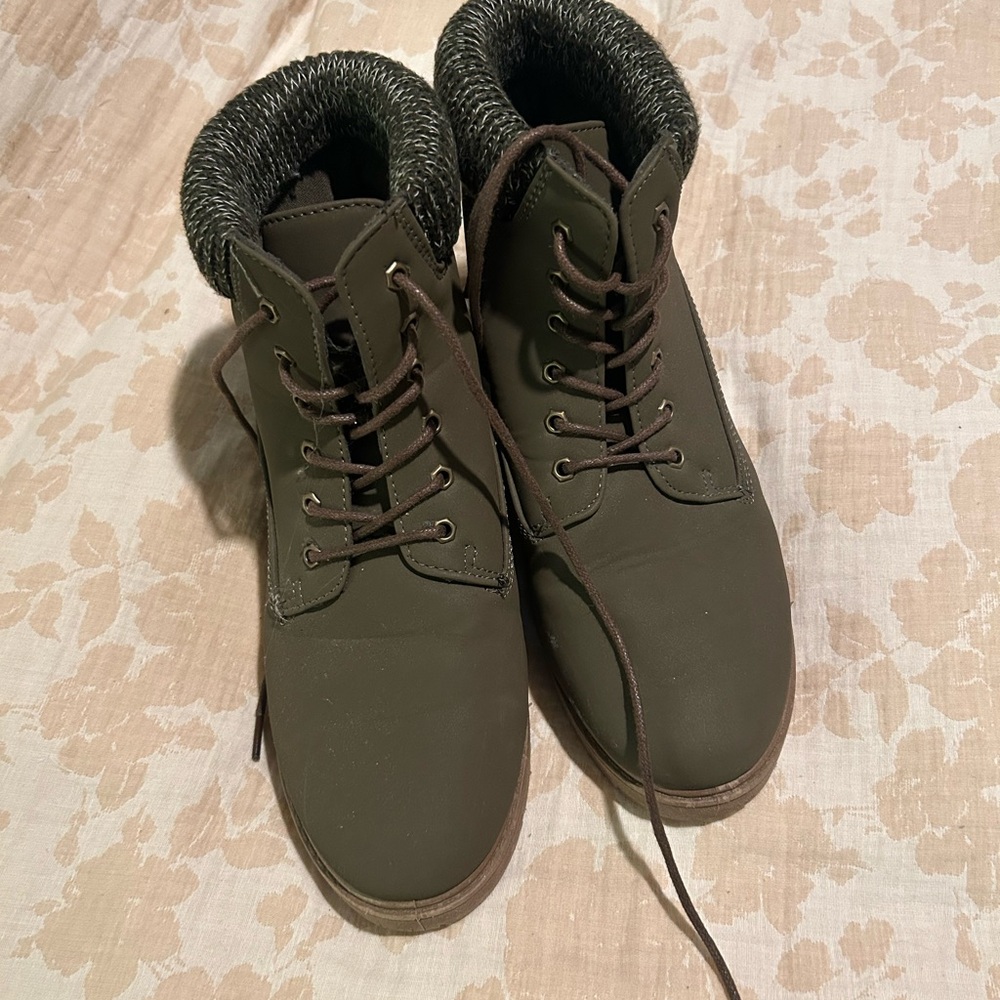 Rouge Helium Women's Green Ankle Boots